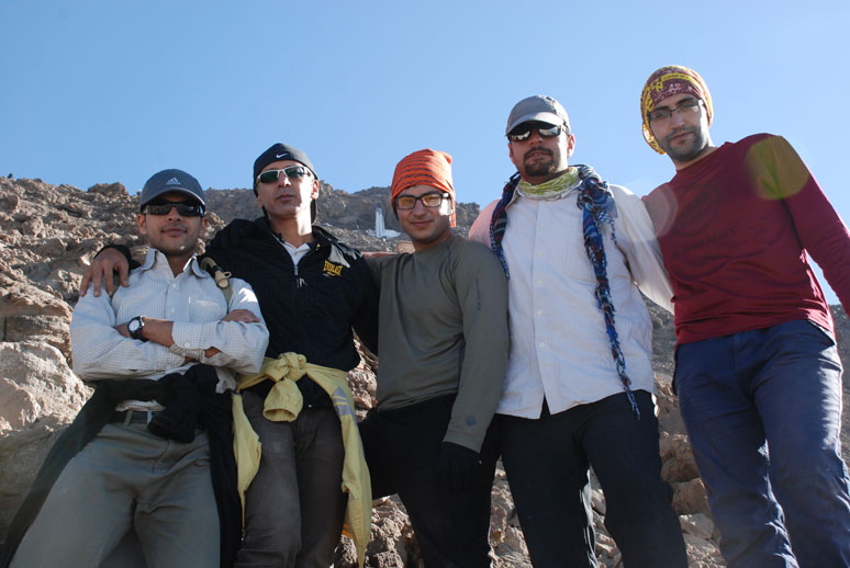 منطقه آبشار یخی در ارتفاع 5100 متری ساعت 9 صبح روز پنج شنبه 16 مرداد در مسیر صعود به قله دماوند